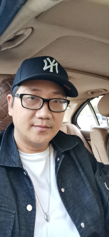 拥抱幸福的第一张照片--永安征婚网